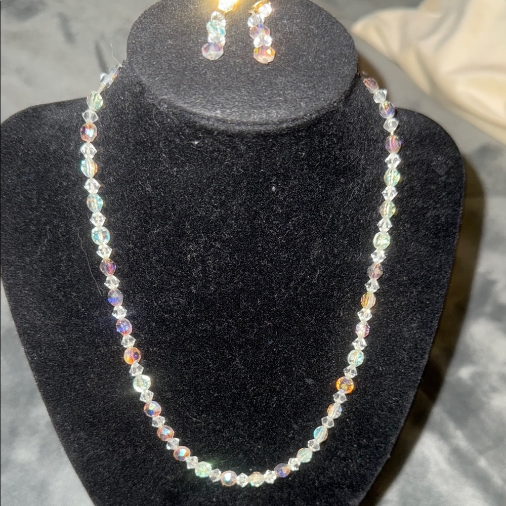 Preloved Vintage Aurora Borealis Crystal bead size is 8” long great condition